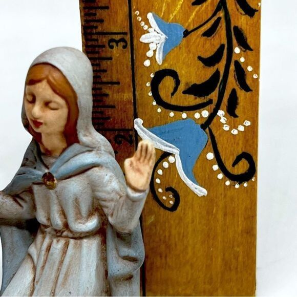 Nativity Scene Mary Figurine Hand Painted Ceramic Replace a Piece in Your Set - Picture 3 of 4
